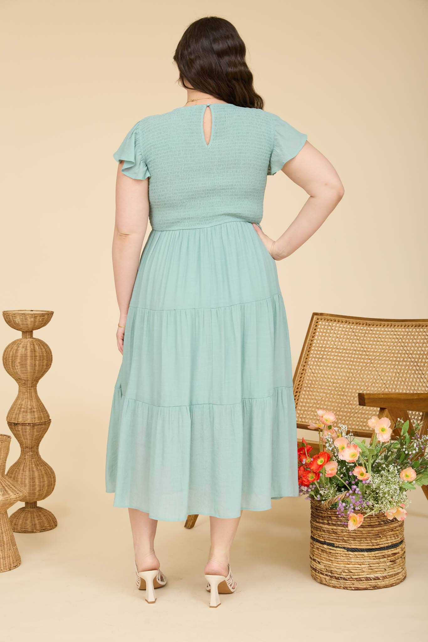 PLUS TIERED SMOCKED SHORT SLEEVE MIDI DRESS: TAUPE