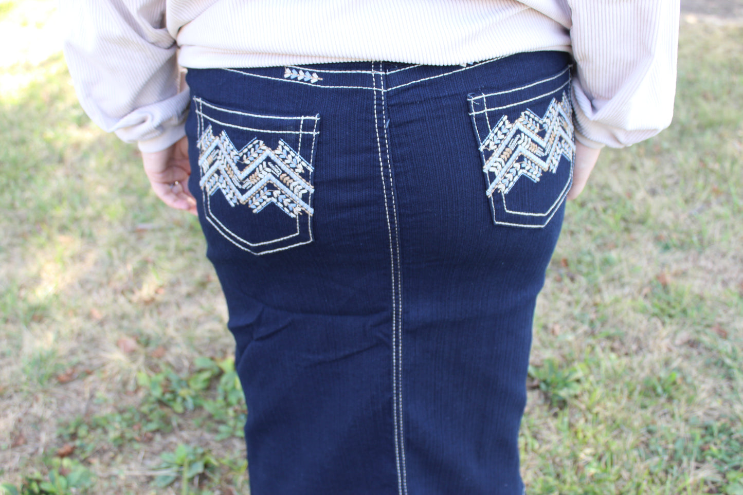 Dark Indigo Bright Chevron Pattern Pockets