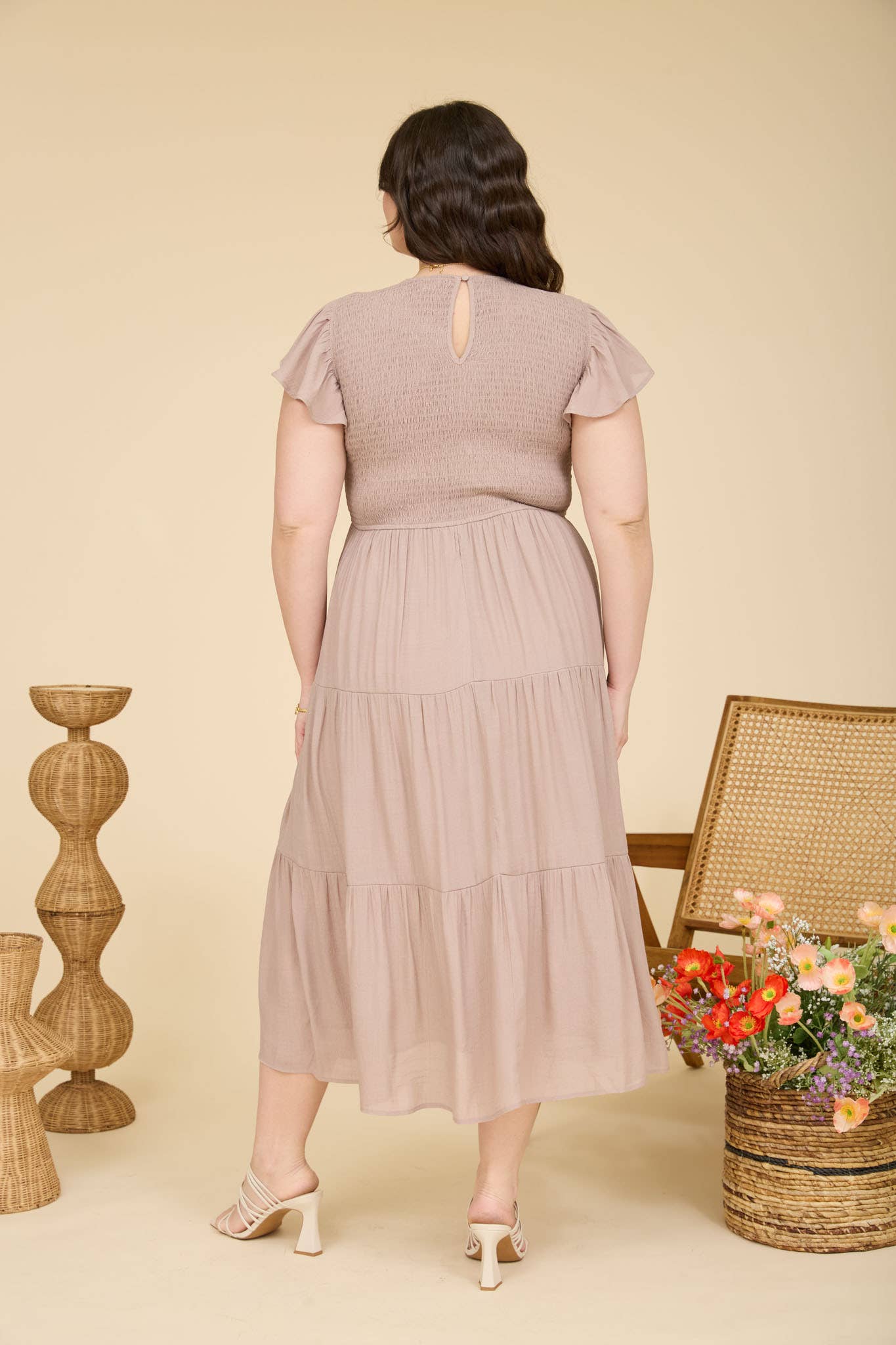 PLUS TIERED SMOCKED SHORT SLEEVE MIDI DRESS: TAUPE